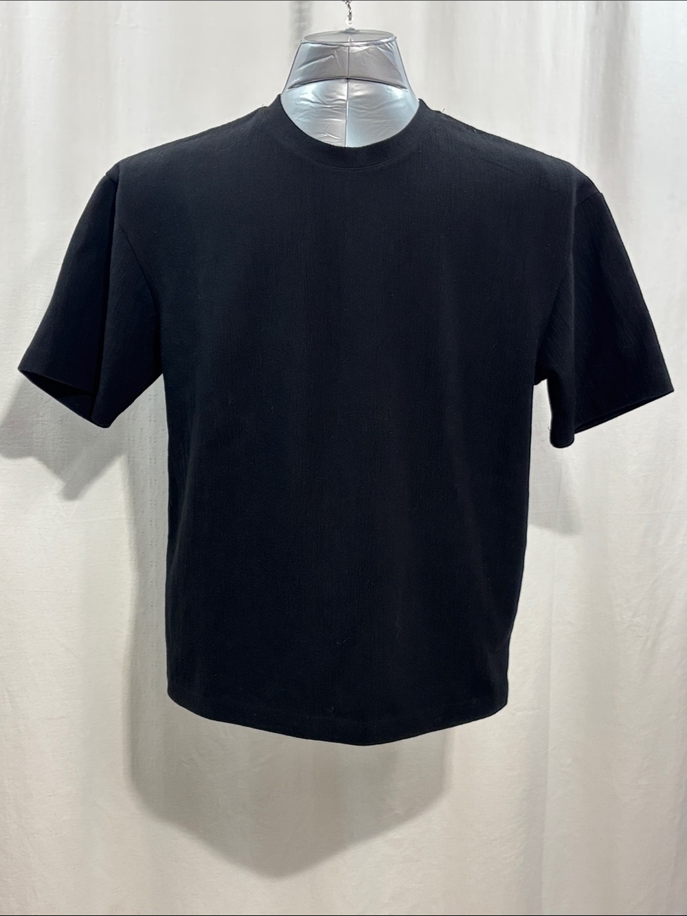 Zara Men’s Black Short-Sleeve Textured Crew Tee 228 comfort work trendy party